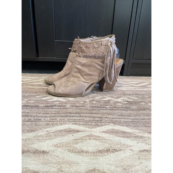 Not Rated Shoes - Not Rated Women’s Suede Tassle Heel Size 10 Tan Country Casual
